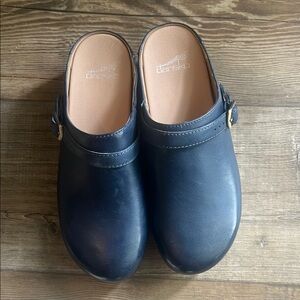 Dansko Navy Leather Clogs with Buckle Berry Size 39